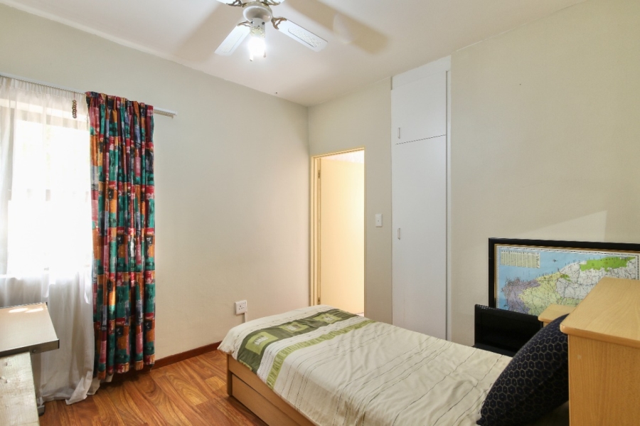 To Let 6 Bedroom Property for Rent in Sunset Beach Western Cape